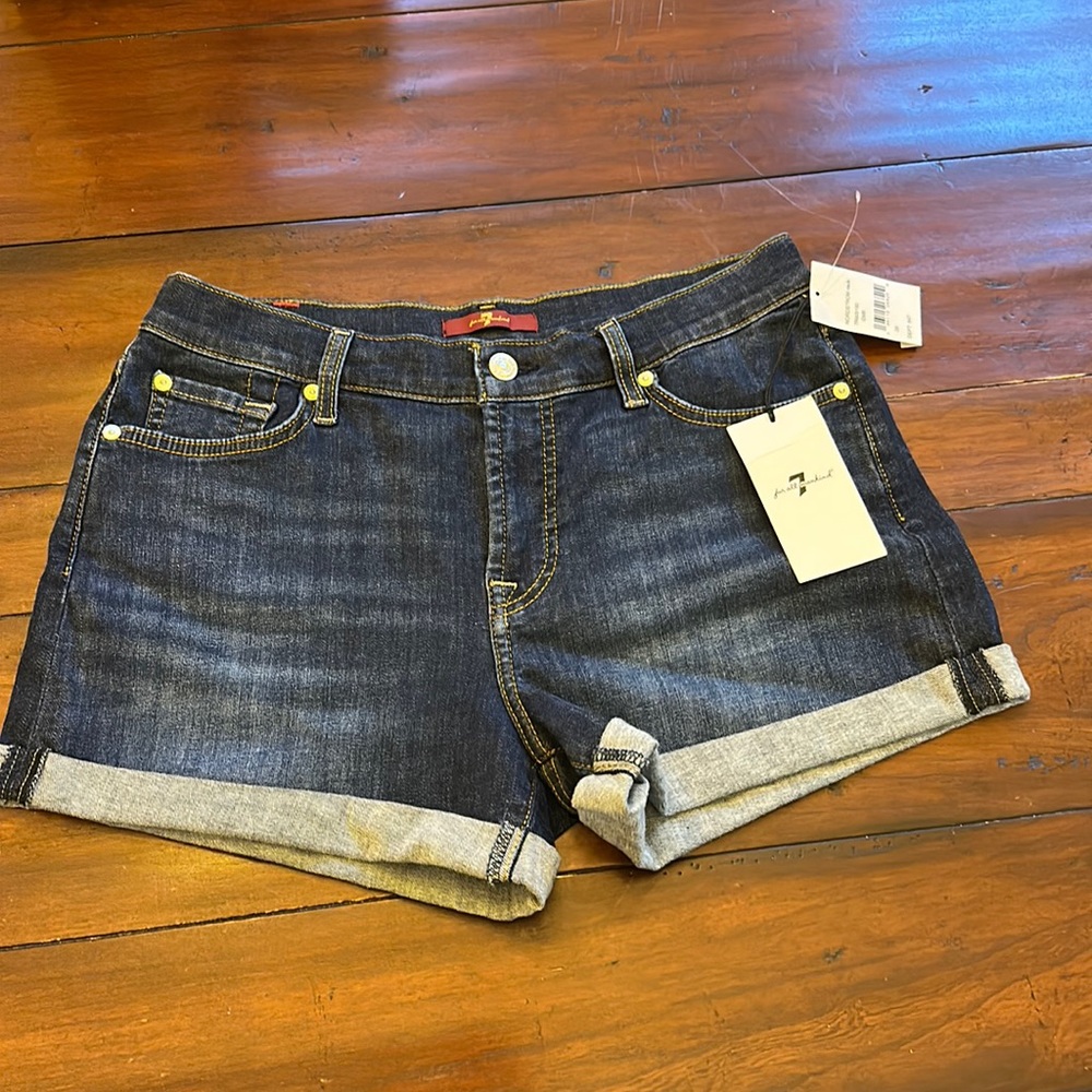 NWT 7 For All Mankind women’s shorts size 28-never worn